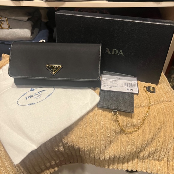 Prada full-size wallet - Picture 6 of 6